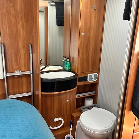 Terrain De Loisirs En Plein Centre De Car *