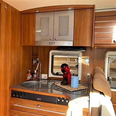 Camping Terrain De Loisirs En Plein Centre De Car *