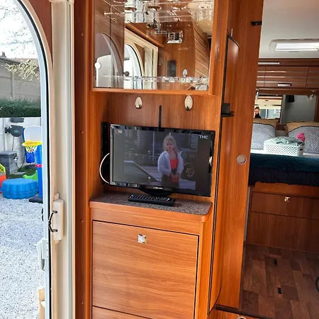 Camping Terrain De Loisirs En Plein Centre De Car