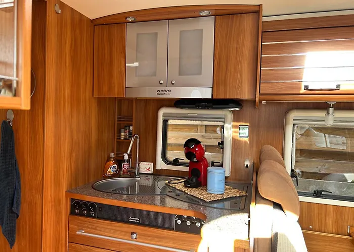 Campsite Terrain De Loisirs En Plein Centre De Car *